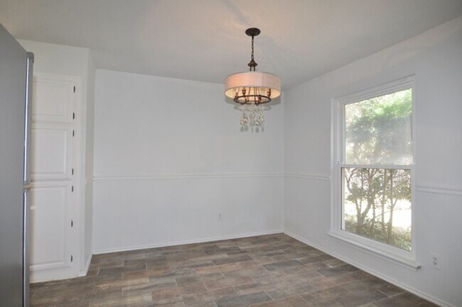 Building Photo - 205 Juniper Dr