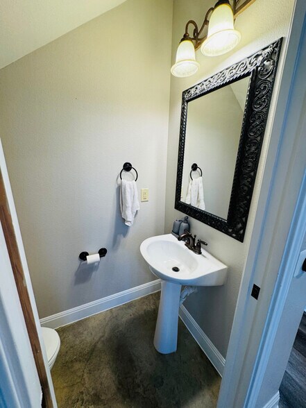 Building Photo - 2801 Goodwin Ave