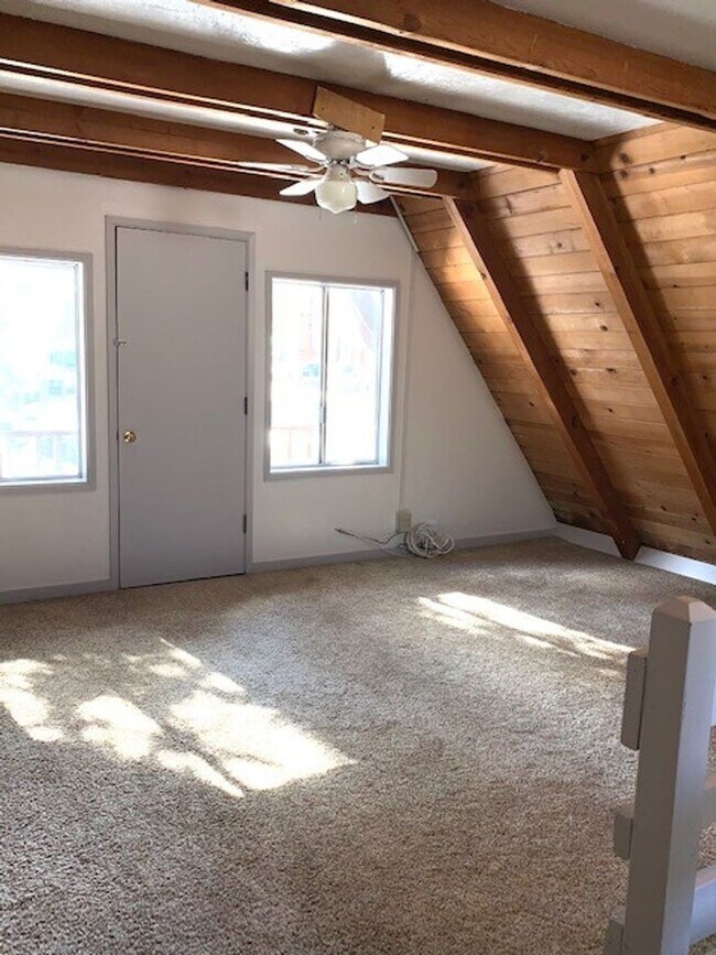Building Photo - Modern & Bright 2-Bedroom Home in the Hear...