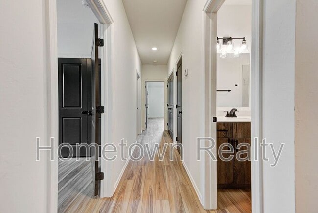 Building Photo - 403 N Cyn Ter