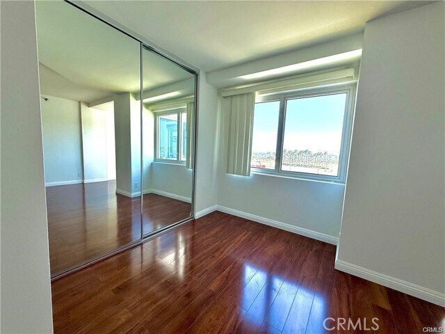 Building Photo - 525 E Seaside Way
