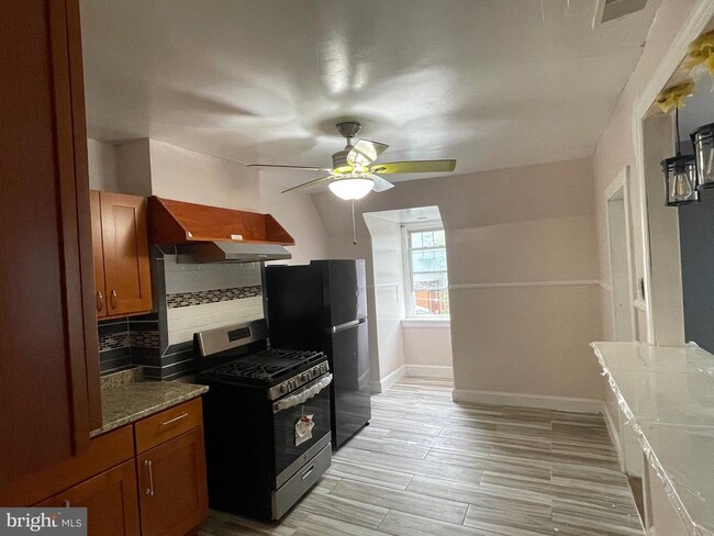 Building Photo - 1236 S 57th St