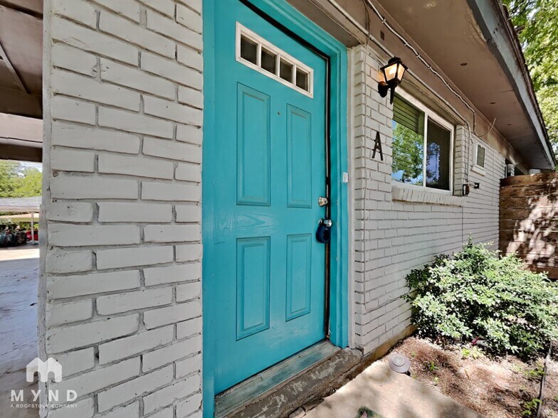 Building Photo - 1604 Parker Ln