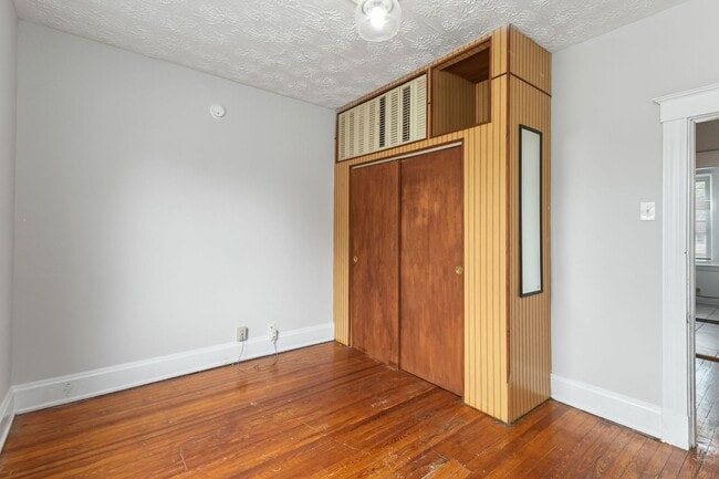 Building Photo - 2607 Robertson Ave