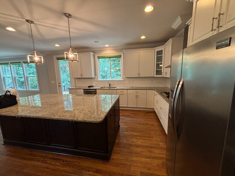 Building Photo - Room in House on Grande Chateau Ln