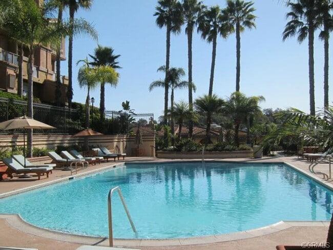 Building Photo - Condo available in beautiful Laguna Niguel!