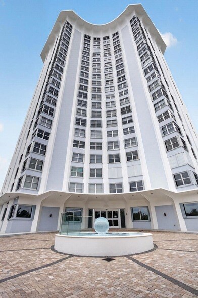 Building Photo - 5200 N Ocean Dr