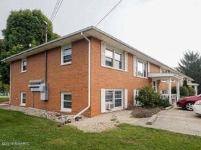 Building Photo - East Main
