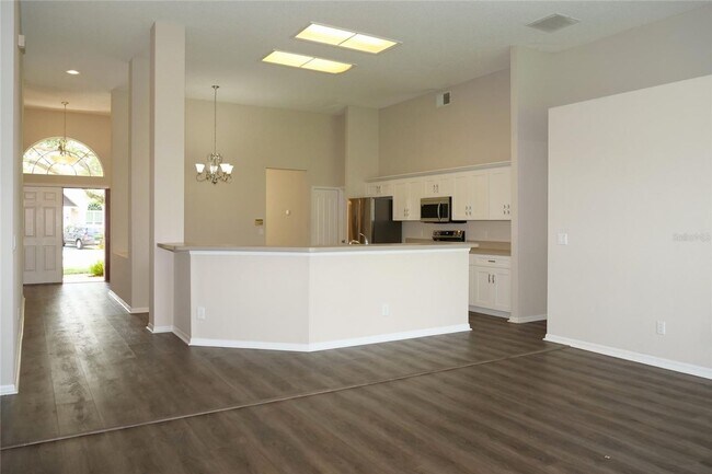 Building Photo - Waterford Lakes Reserve 4/3