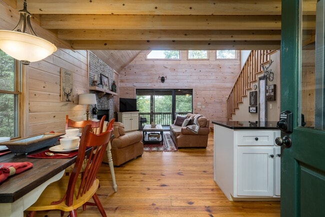 Building Photo - 363 Palisade Dr