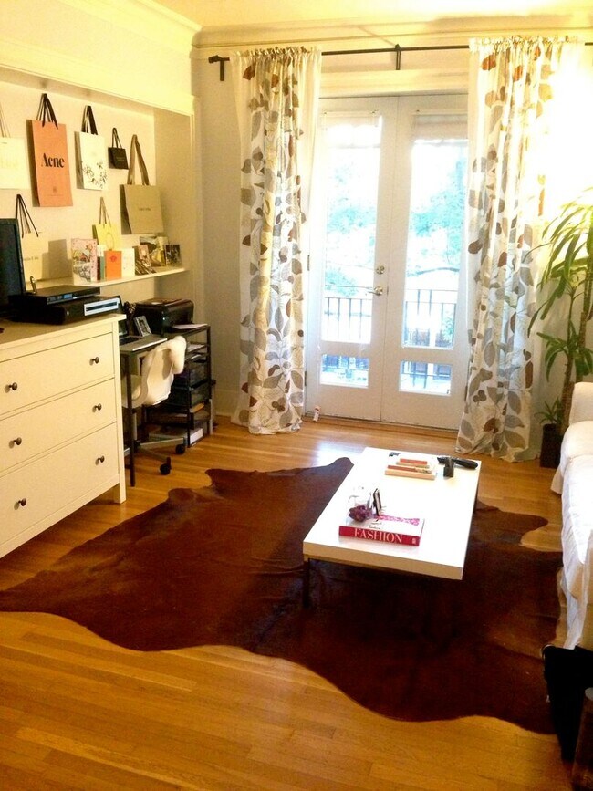 Building Photo - 1811 NW Couch St