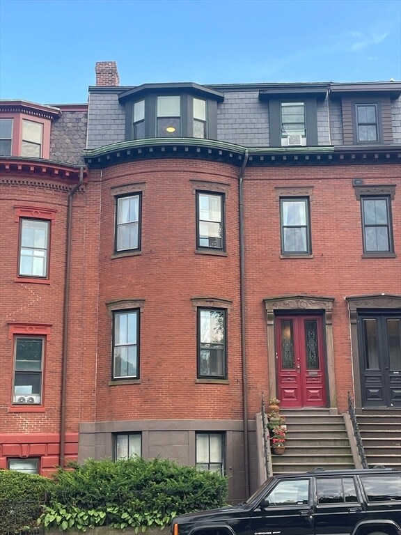 Building Photo - 813 E Broadway