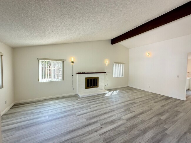 Building Photo - 7254 Pomelo Dr
