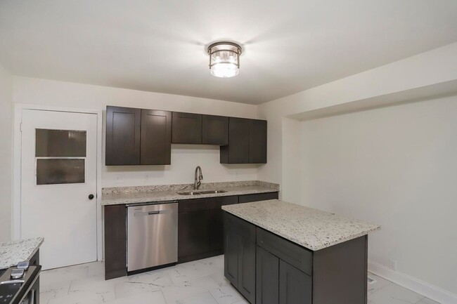 Building Photo - 505 W Angela Cir