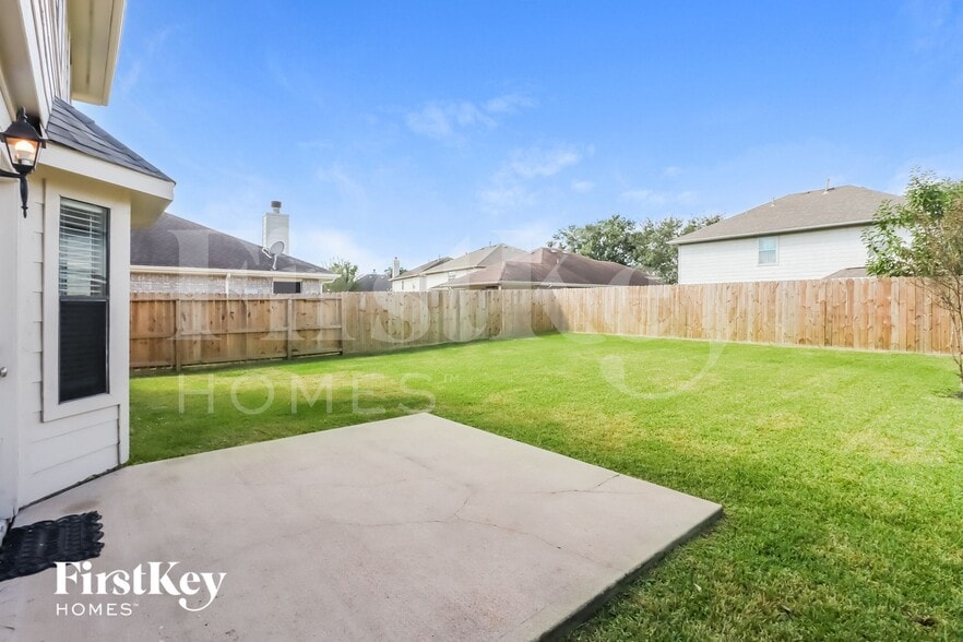 Building Photo - 16322 Lynn Crest Ct