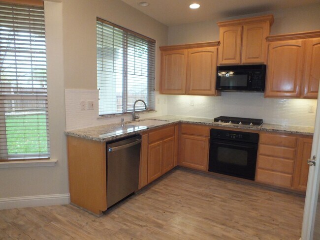 Building Photo - 3/2.5 2300 sf Cameron Park home