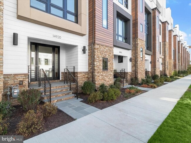 Building Photo - 14920 Dispatch St