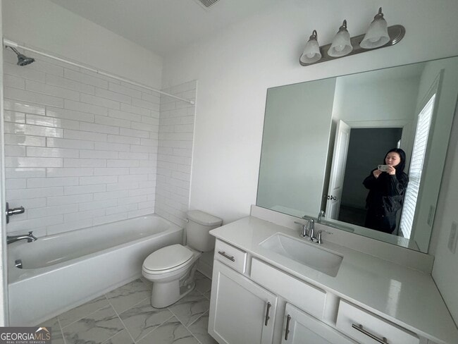 Building Photo - 4400 Sims Pk Overlook