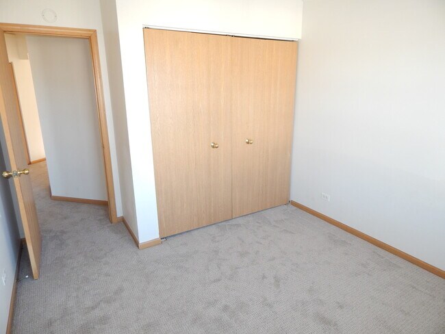 Building Photo - 2800 E Bridleway Ct