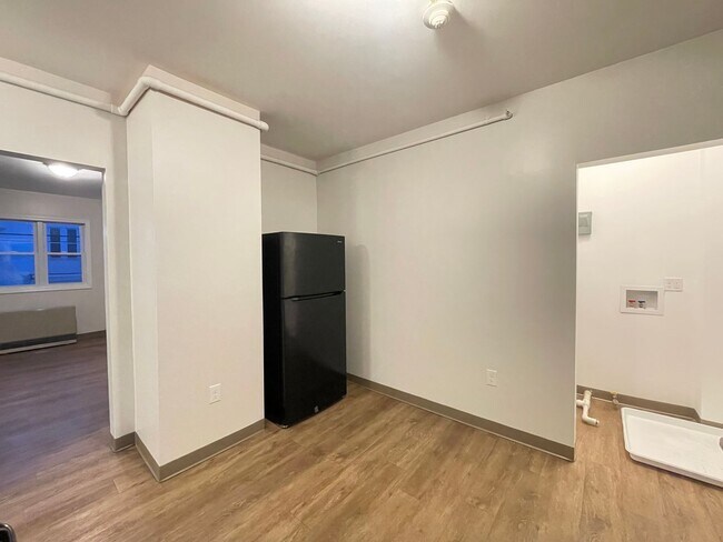 Building Photo - 461 Beech St