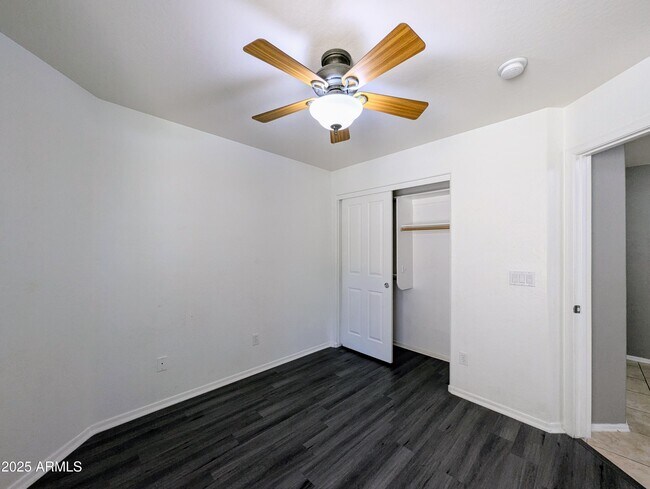 Building Photo - 13959 W Country Gables Dr
