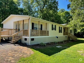 Building Photo - 3 BED, 2 BATH LOCATED IN LEXINGTON!