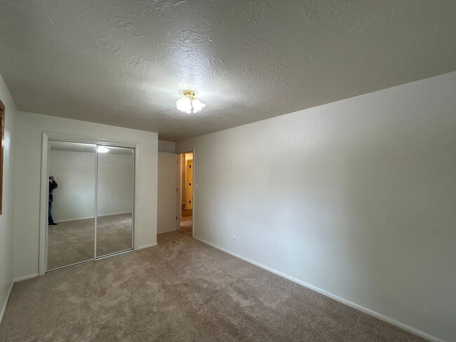 Building Photo - 3 Bedroom / 2 Bathroom in Bend's Orchard D...