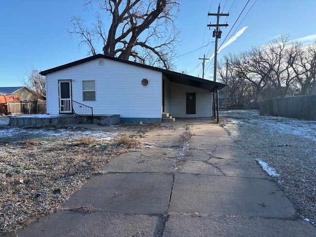 Primary Photo - 240 N W Pl