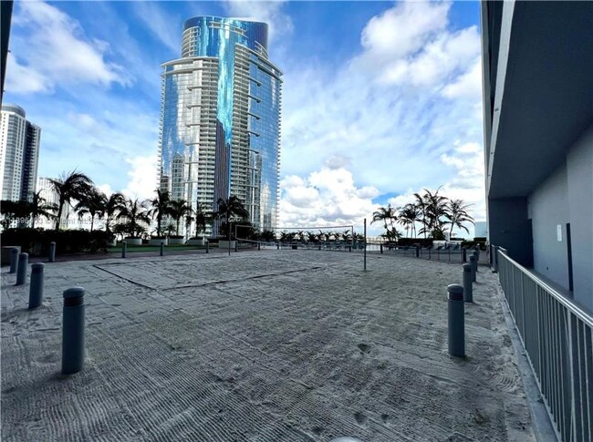 Building Photo - 888 Biscayne Blvd