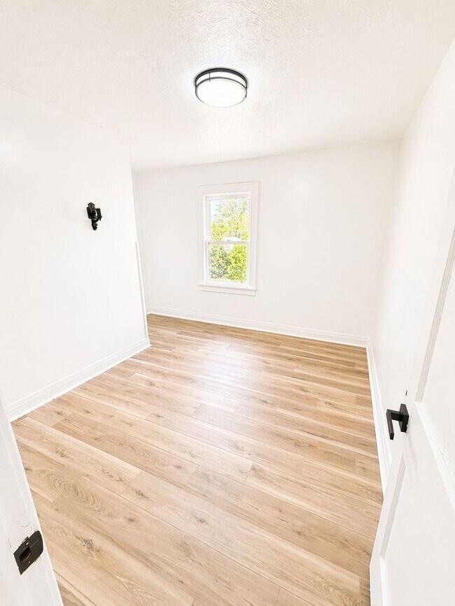 Building Photo - Lima Home – 3-Car Garage & Functional Layout