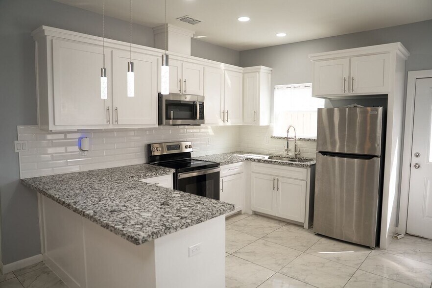 Building Photo - 1019 N Blair Ave