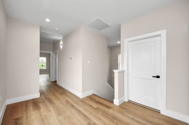 Building Photo - 7542 Charlie St