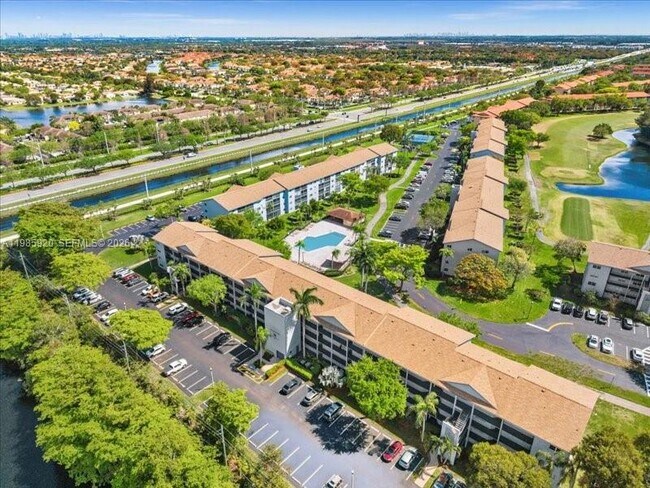 Building Photo - 12500 SW 5th Ct