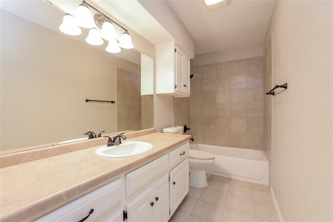 Building Photo - 1100 Fountain Gate Ct