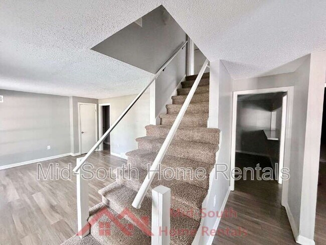 Building Photo - 1733 Gowan Dr