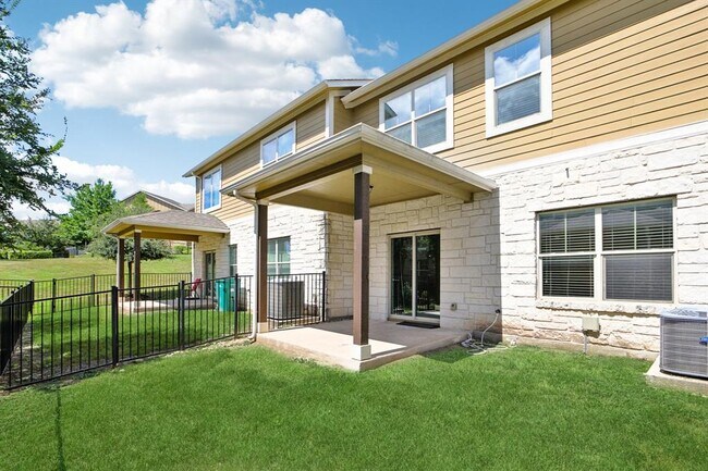 Building Photo - 516 E Slaughter Ln