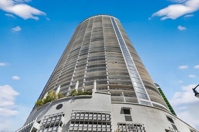 Building Photo - 1750 N Bayshore Dr