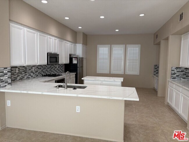 Building Photo - 40808 Eastwood Ln