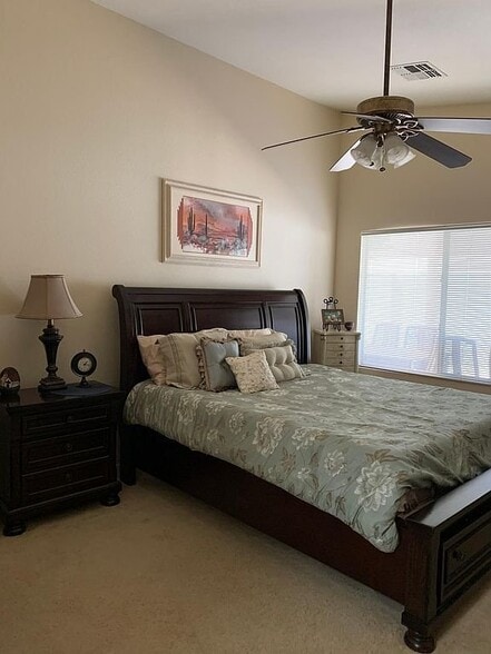 Building Photo - 942 S Balboa Dr