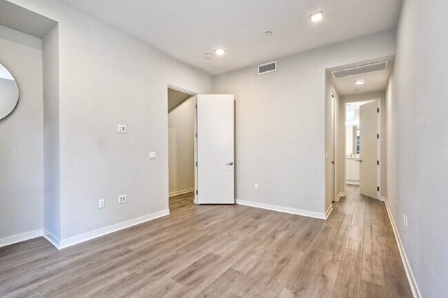 Building Photo - Luxury Hillcrest Home for Rent in San Diego