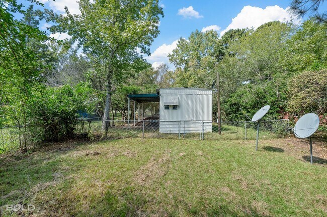 Building Photo - MOVE IN SPECIAL HALF OFF FIRST MONTHS RENT