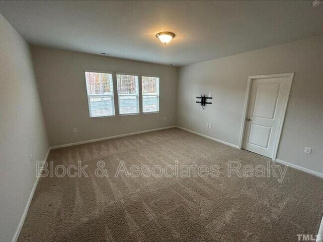 Building Photo - 29 Verona Dr