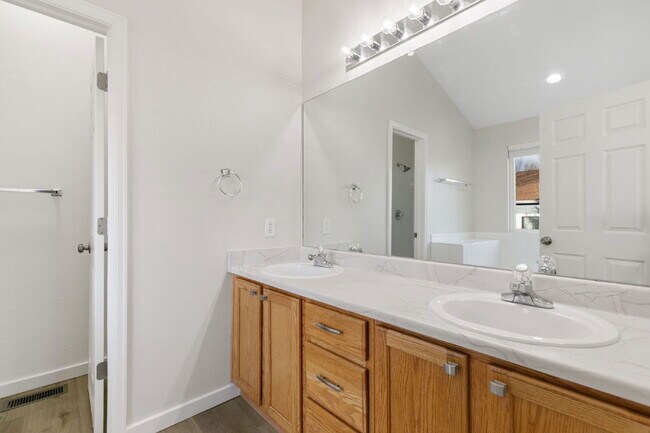 Building Photo - 7875 Montarbor Dr