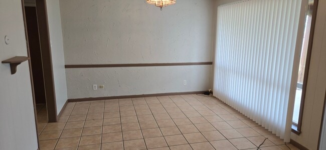 Building Photo - 2909 Cypress Dr