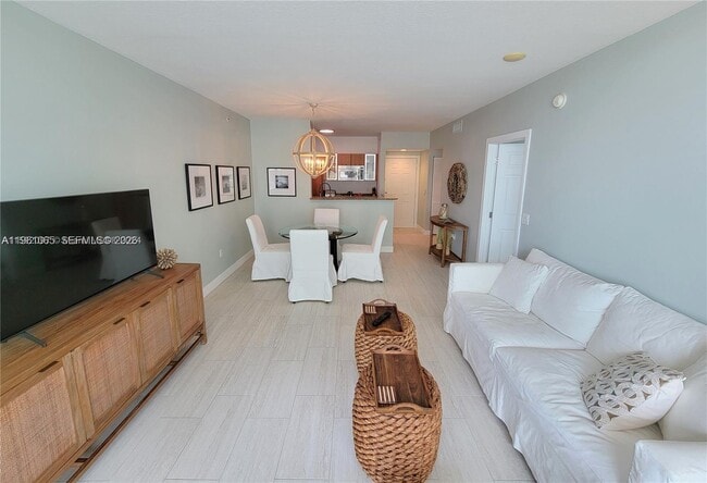 Building Photo - 700 E Boynton Beach Blvd