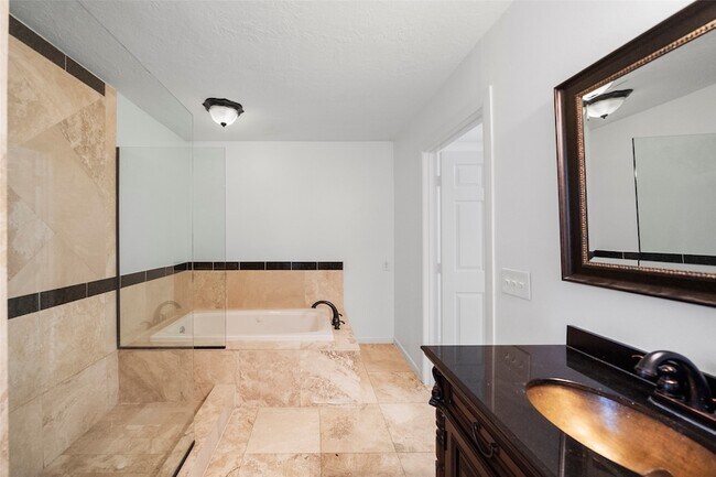 Building Photo - 2226 Droxford Dr