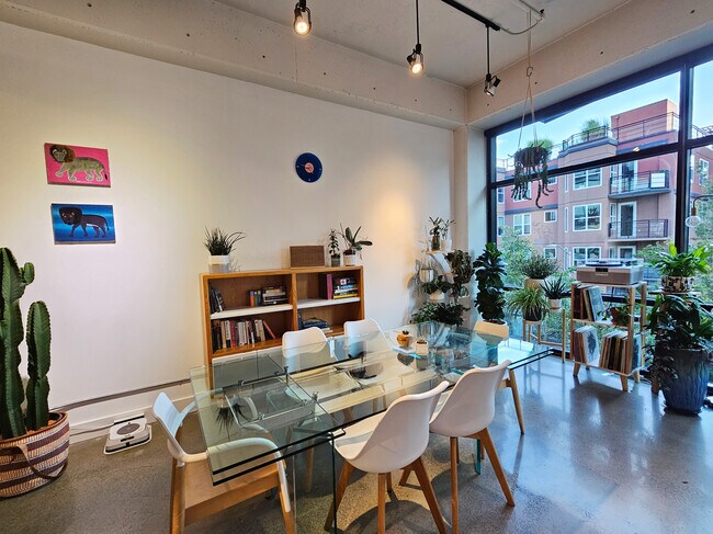 Building Photo - 80 Vine St