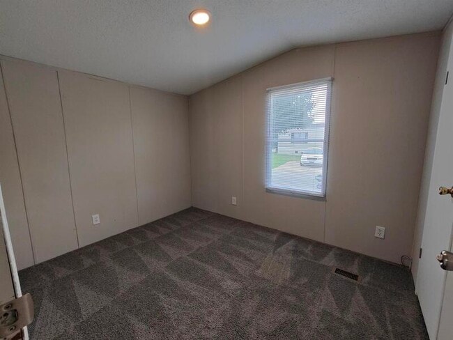 Building Photo - 193 Sunshine Dr