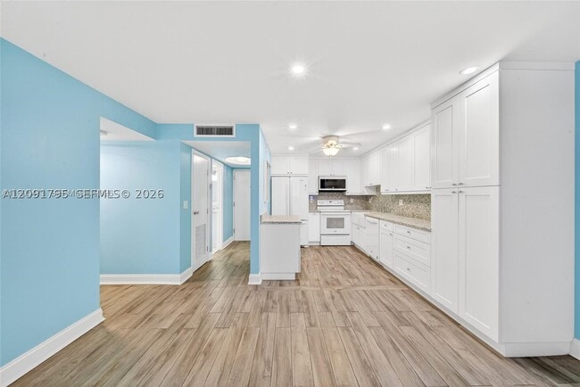 Building Photo - 2301 S Ocean Dr