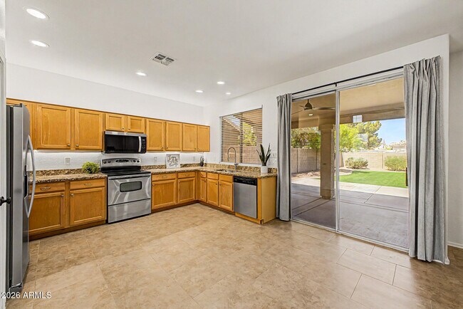 Building Photo - 414 N Hudson Pl